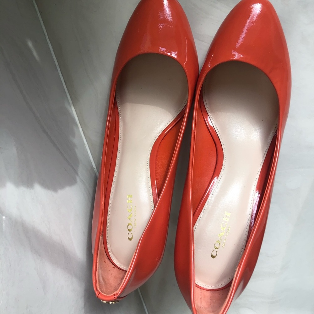 💛 Coach Pumps